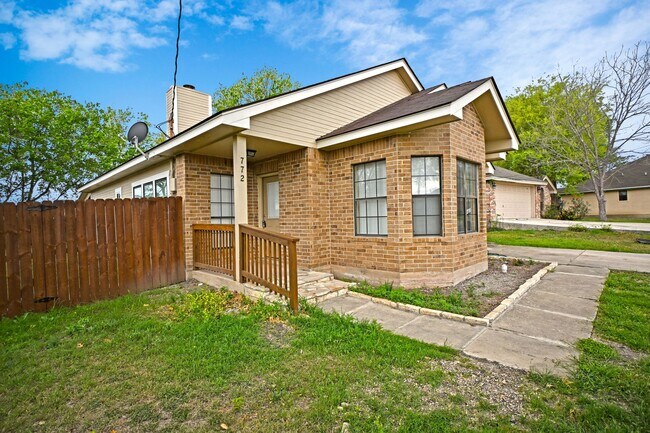 Building Photo - 772 Vista Pkwy