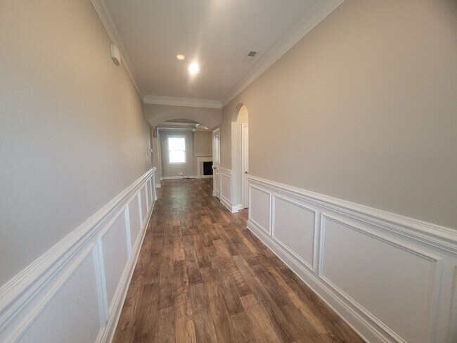 Building Photo - Exquisite 5 Bedroom 3 Bath Home