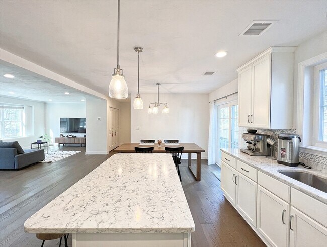 Building Photo - 47 Endicott St