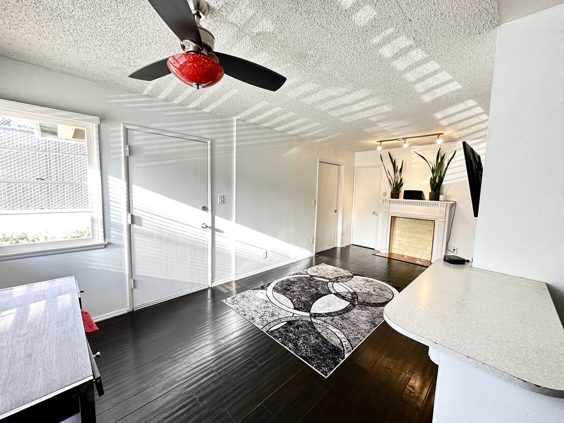 946 Hilldale Ave, West Hollywood, CA 90069 Townhome Rentals in West