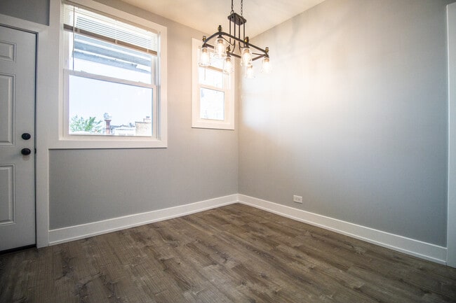 Building Photo - 3208 W Belle Plaine Ave