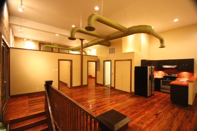Building Photo - 319 S Flores St