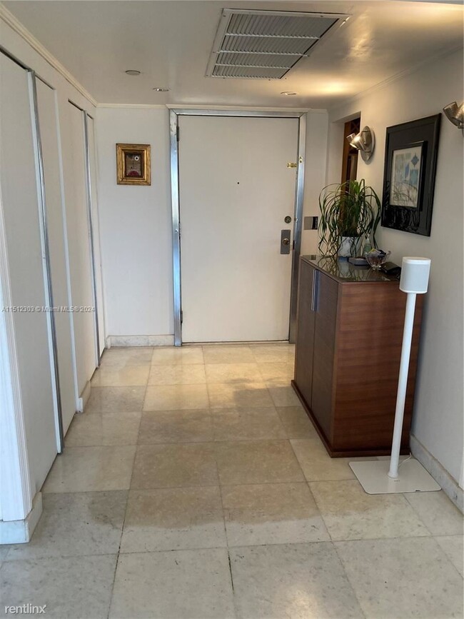 Building Photo - 3 br, 3 bath House - 1800 NE 114th St Apt ...