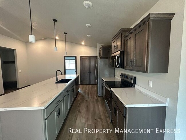 Building Photo - 3 Bedroom 2 Bathroom Home for Rent