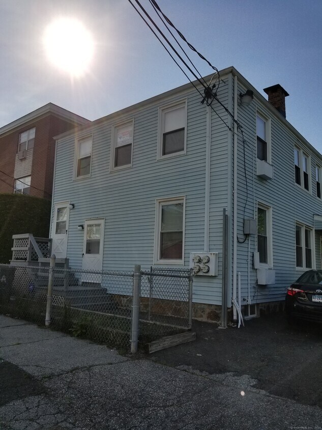 143 Jackson Ave Unit 2A, Bridgeport, CT 06606 Room for Rent in