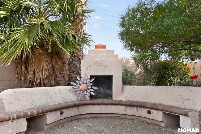 Building Photo - 971 N Santa Anna Pl