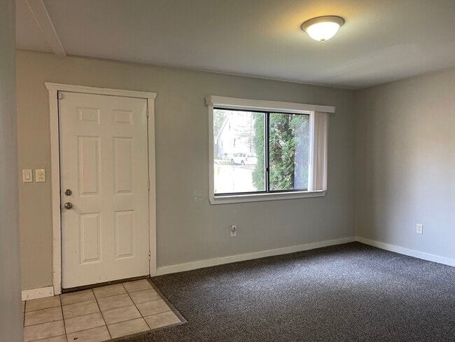 Building Photo - 187 Parkdale Ave