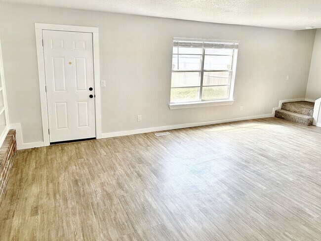 Foto del edificio - 11713 N Francis Ave