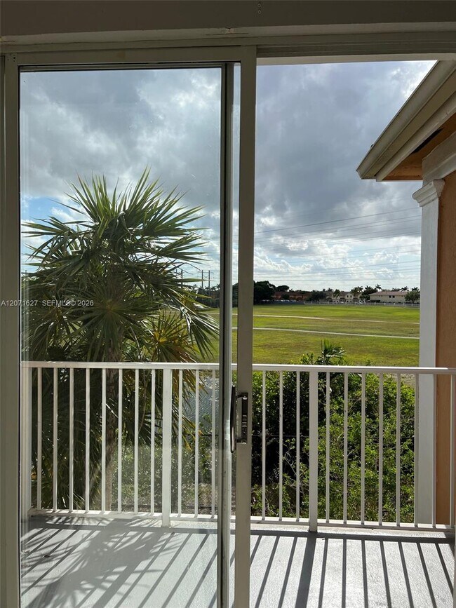 Foto del edificio - 17630 NW 73rd Ave