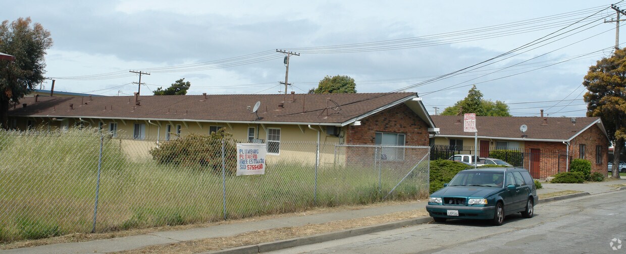 Building Photo - 1701 San Joaquin St