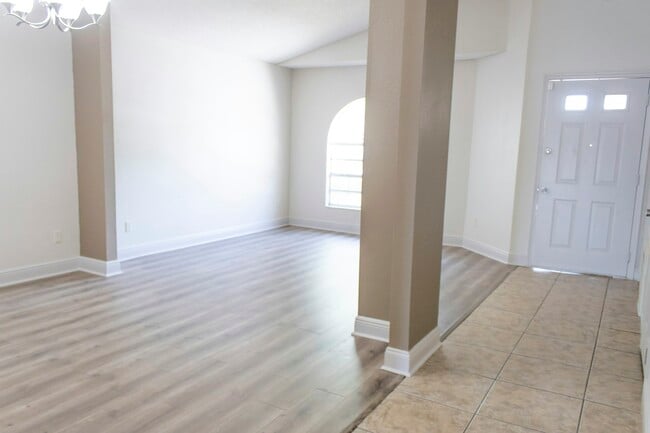 Building Photo - 6715 Meritmoor Cir
