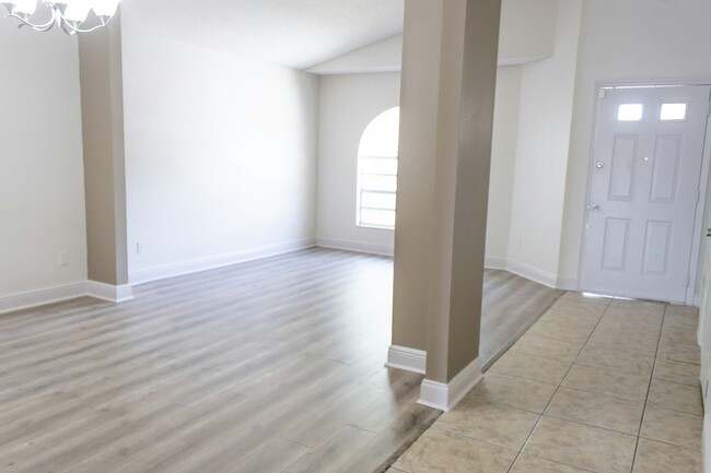 Foto del edificio - 6715 Meritmoor Cir
