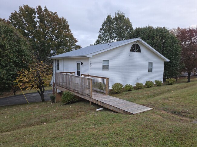 Foto del edificio - 105 Becky Dr