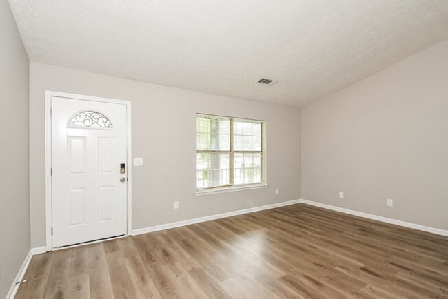 Building Photo - 580 Tarragon Wy SW