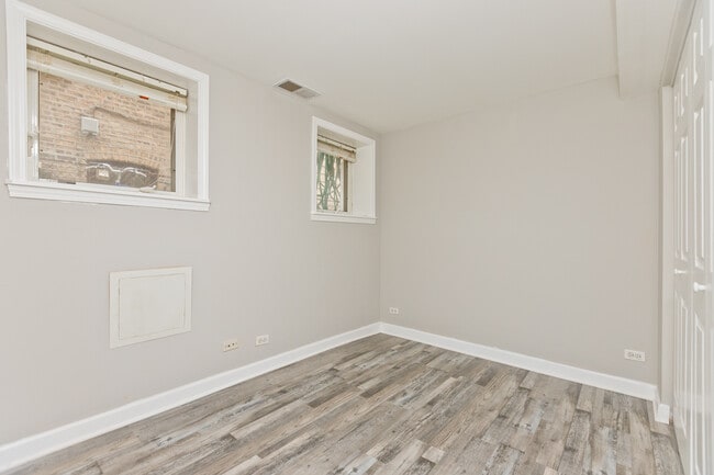 Building Photo - 1427 W Winona St