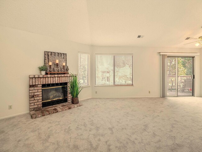 Building Photo - 3428 Smoketree Commons Dr