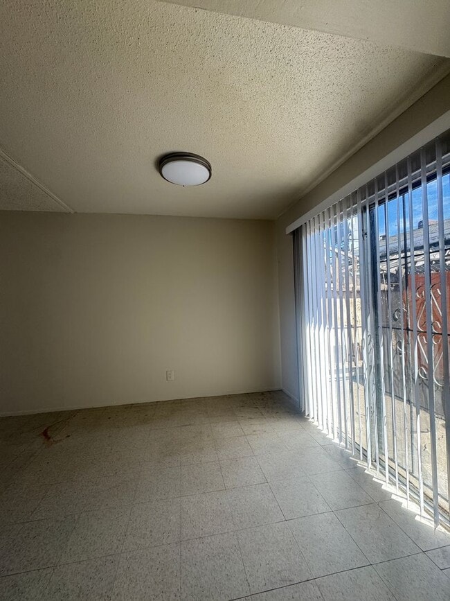 Building Photo - 718 Bedlow Dr