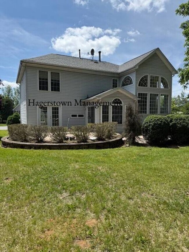 Foto del edificio - Luxury Home in Woodbridge