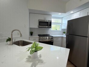 Building Photo - 12840 Vista Isles Dr