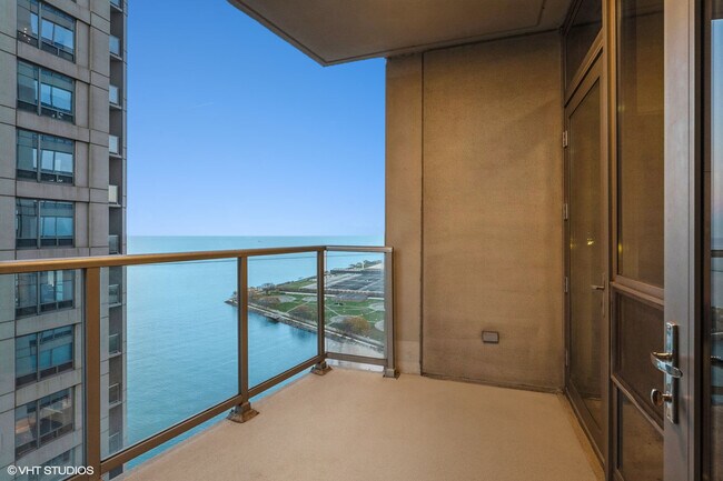 Foto del edificio - 600 N Lake Shore Dr