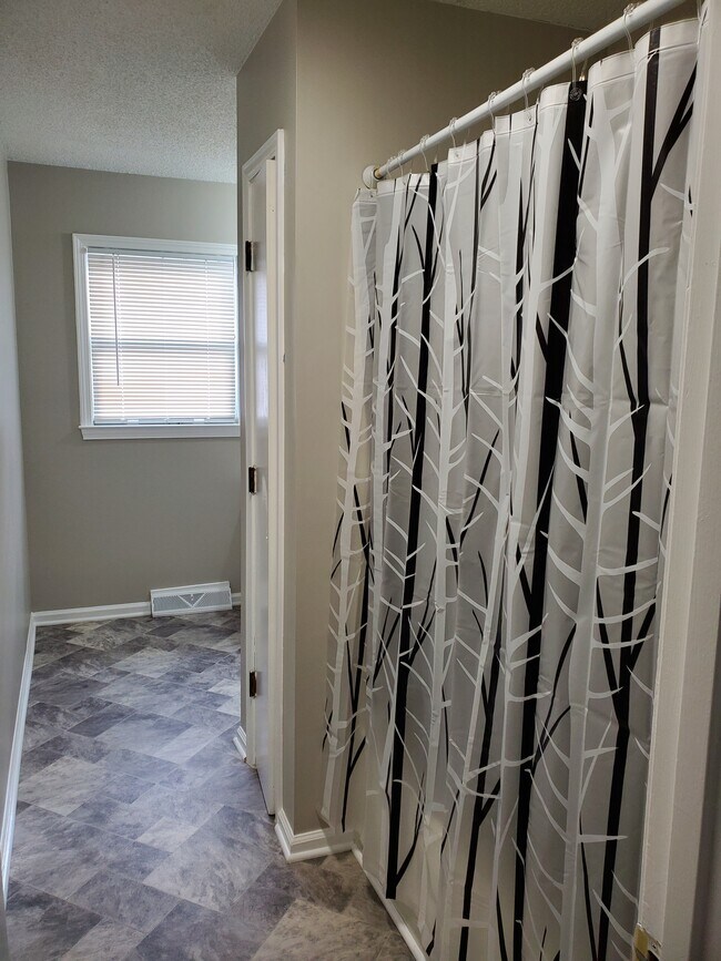 Building Photo - 801 Applewood St