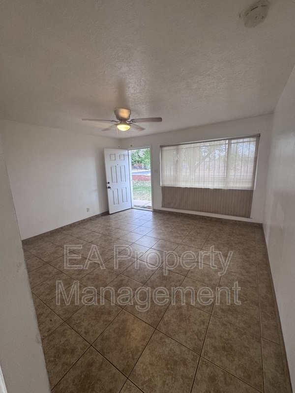 Foto del edificio - 7015 Trumbull Ave SE