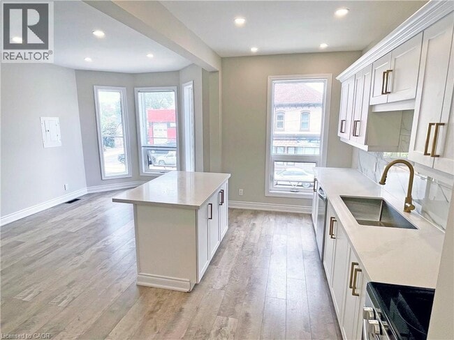 Building Photo - 360 Cannon St E