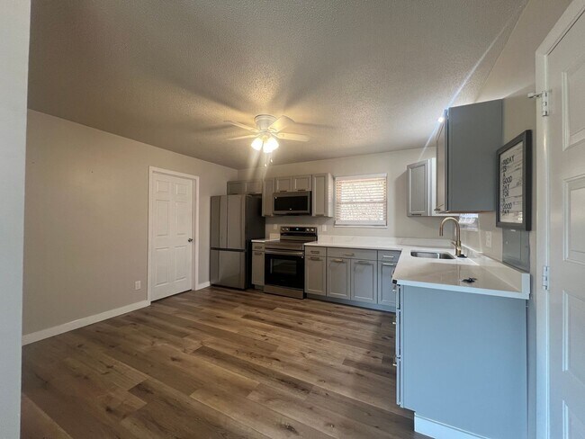 Foto del edificio - Newly Renovated 3 Bedroom, 2 Bathroom Home - 1200 sqft