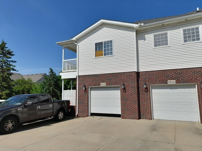 Foto del edificio - 5812 Acorn Ln