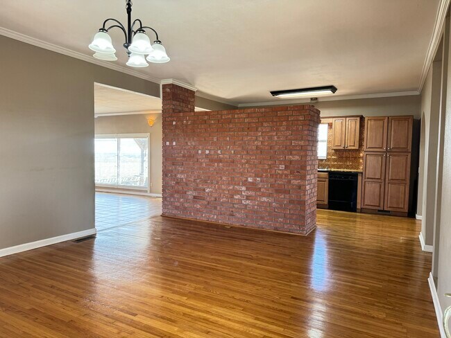 Building Photo - 3510 W 9th St