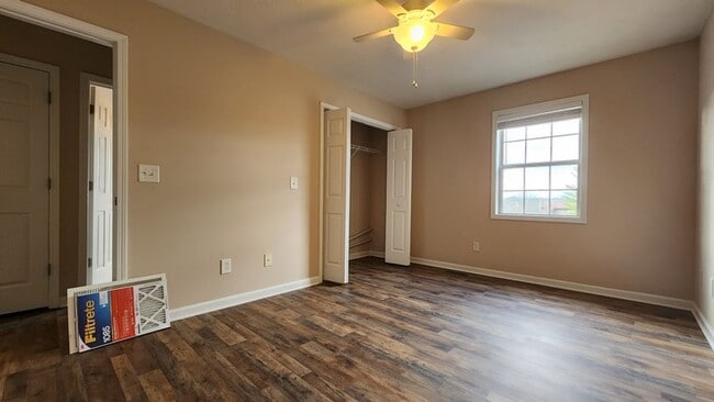 Building Photo - Spacious Condo For Lease