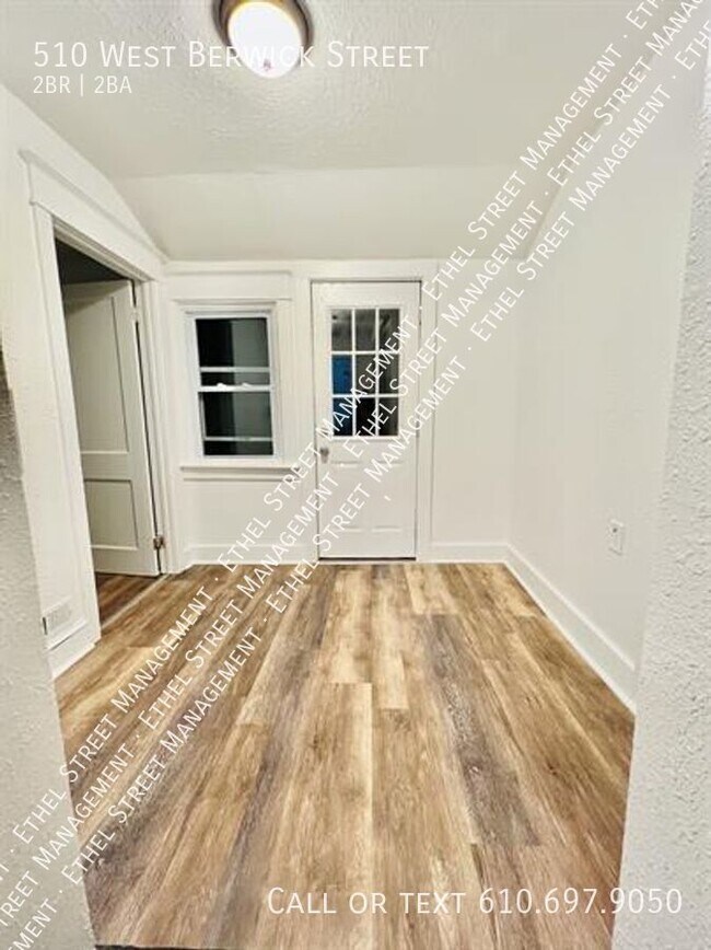 Building Photo - Newly-Renovated Home on the south side of ...