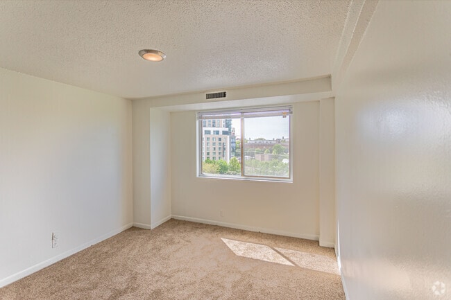 1BR, 1BA - 550SF - Americana Apartments