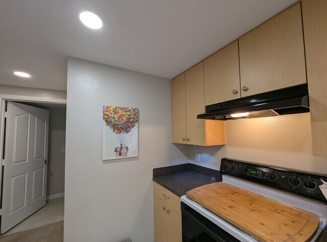 Building Photo - 760 Centervale Dr