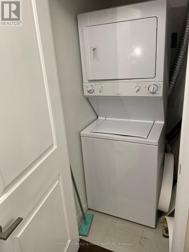 Building Photo - 4968 Yonge St