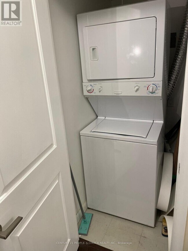 Photo du bâtiment - 4968 Yonge St