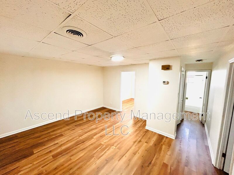 Foto principal - 586 Withrow Rd