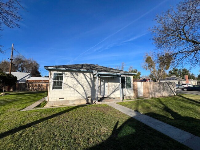 Foto del edificio - Updated 2-bedroom cottage in La Loma neighborhood!