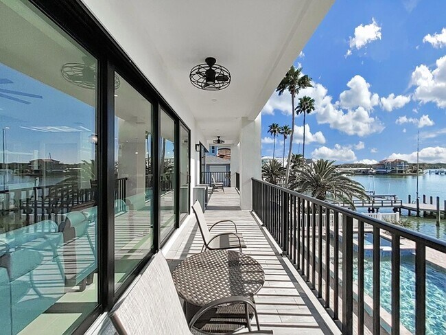 Foto del edificio - 882 Bay Point Dr
