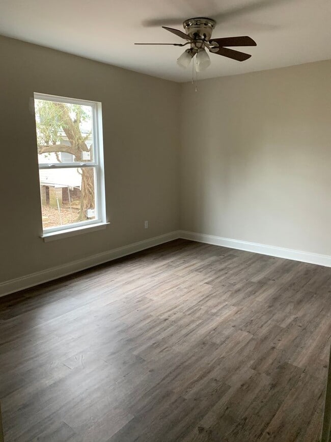 Building Photo - 2084-2086NRoch