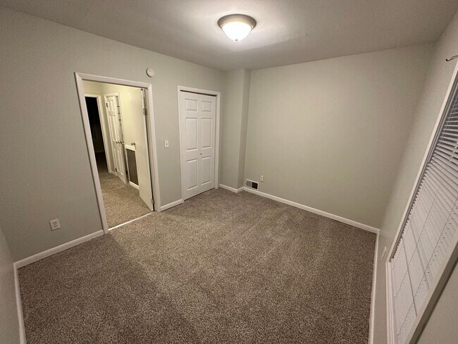 Building Photo - 4 Salisbury St