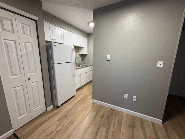 Building Photo - Mountain Pointe Apartments