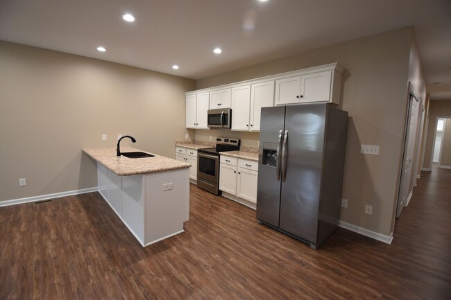 Building Photo - Kara  703-707