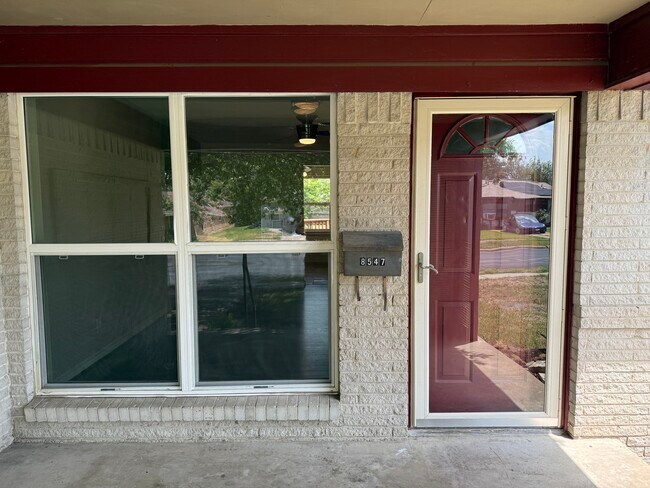 Foto del edificio - 8547 Stillwater Dr