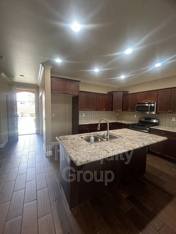 Building Photo - 3921 W Payson Ave