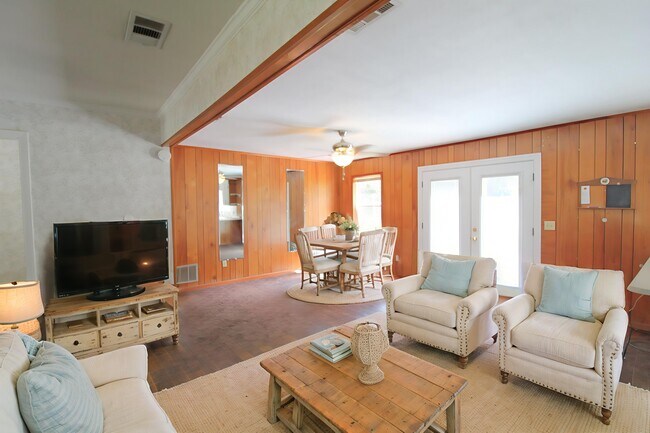 Building Photo - 113 West Dr