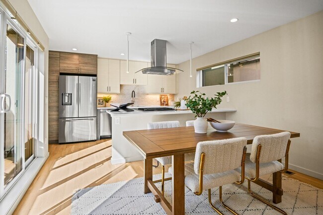 Foto del edificio - Sunny 4BR Townhome in Denver