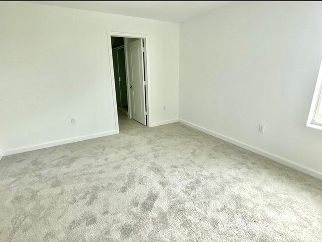 Foto del edificio - 4518 Dow Ln