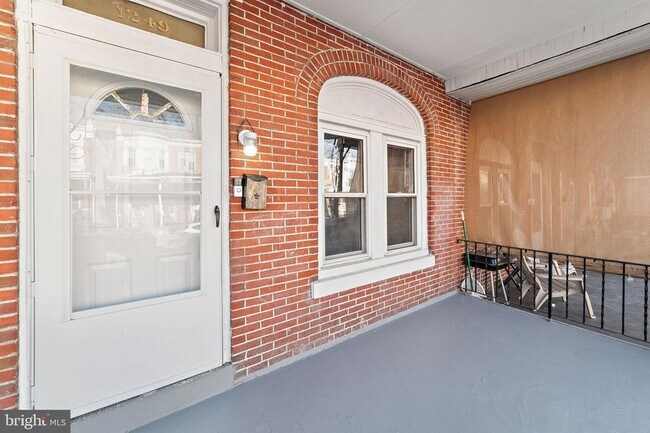 Foto del edificio - 1249 Kenwood Ave