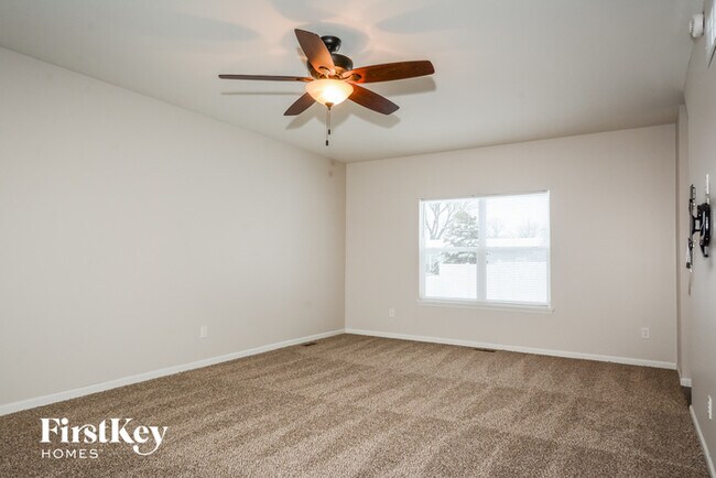 Foto del edificio - 246 Wabash Woods Way